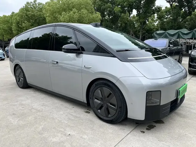 2024 Li Auto MEGA Ultra