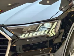2023 Audi Q7 55 TFSI quattro S line, чёрный — фото 25