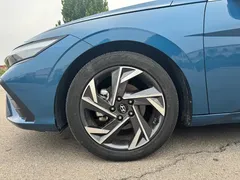 2023 Hyundai Elantra 1.5L CVT TOP Flagship, синий — фото 6