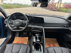 2023 Hyundai Elantra 1.5L CVT TOP Flagship, синий — фото 11