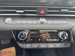 2023 Hyundai Elantra 1.5L CVT TOP Flagship, синий — фото 15