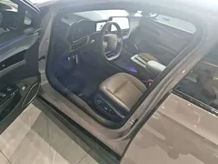 2025 Hongqi EH7 640 4WD — фото 16