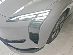 2025 Hongqi EH7 640 4WD — фото 24