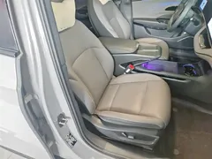 2025 Hongqi EH7 640 4WD — фото 25