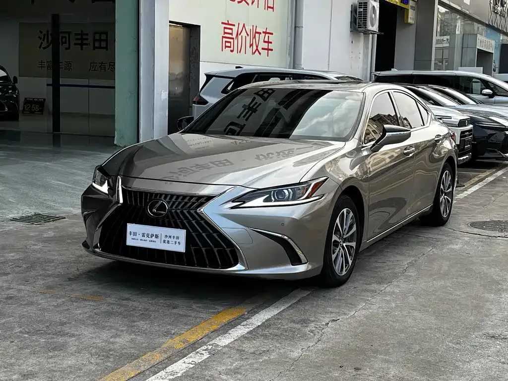 2022 Lexus ES 300h