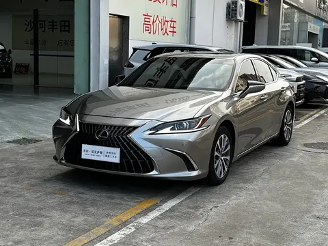 2022 Lexus ES 300h