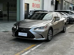 2022 Lexus ES 300h — фото 1