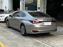 2022 Lexus ES 300h — фото 4