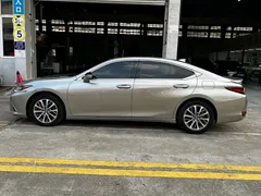 2022 Lexus ES 300h — фото 11