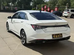 2022 Hyundai Elantra 1.5L CVT LUX Premium, белый — фото 4