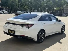 2022 Hyundai Elantra 1.5L CVT LUX Premium, белый — фото 6