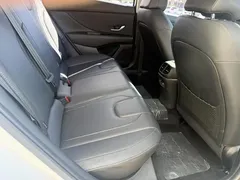 2022 Hyundai Elantra 1.5L CVT LUX Premium, белый — фото 18