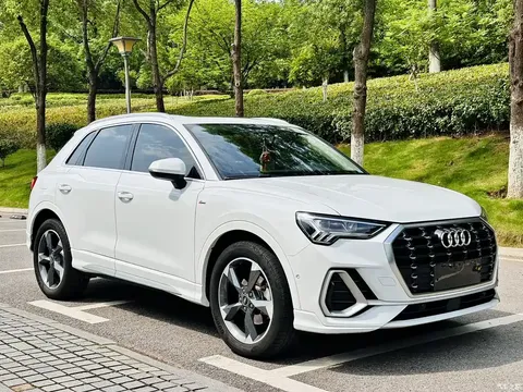 2022 Audi Q3 35 TFSI fashionable and dynamic