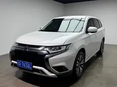 2021 Mitsubishi Outlander 2.0L 2WD 5, белый — фото 1