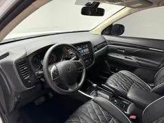 2021 Mitsubishi Outlander 2.0L 2WD 5, белый — фото 11