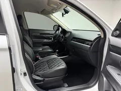2021 Mitsubishi Outlander 2.0L 2WD 5, белый — фото 16
