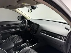 2021 Mitsubishi Outlander 2.0L 2WD 5, белый — фото 17