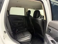 2021 Mitsubishi Outlander 2.0L 2WD 5, белый — фото 18