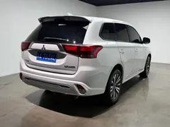 2021 Mitsubishi Outlander 2.0L 2WD 5, белый — фото 27