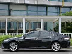 2021 Toyota Camry 2.5G Luxury, чёрный — фото 2