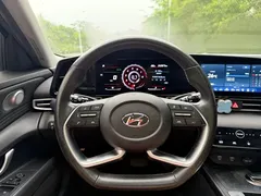 2022 Hyundai Elantra 1.5L CVT LUX Premium — фото 11
