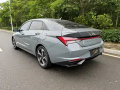 2022 Hyundai Elantra 1.5L CVT LUX Premium — фото 15