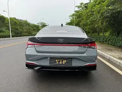 2022 Hyundai Elantra 1.5L CVT LUX Premium — фото 16