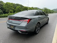 2022 Hyundai Elantra 1.5L CVT LUX Premium — фото 17