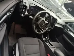 2021 Volvo XC40 T4 4WD, синий — фото 16
