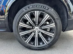 2022 Volvo XC90 B6 Luxury 7, чёрный — фото 10