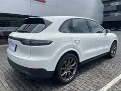 2023 Porsche Cayenne Cayenne 3.0T Platinum, белый — фото 6