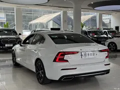 2021 Volvo S60 T4 Zhiyi Luxury, белый — фото 4