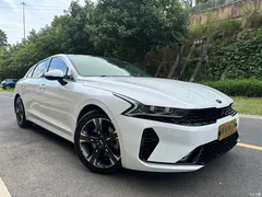 2021 Kia K5 380T GT-Line refreshed, белый — фото 3