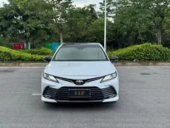 2021 Toyota Camry 2.5G Luxury, белый — фото 2