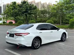 2021 Toyota Camry 2.5G Luxury, белый — фото 5