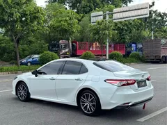 2021 Toyota Camry 2.5G Luxury, белый — фото 6