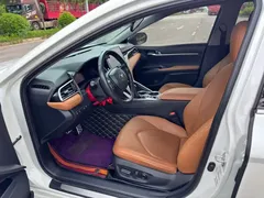 2021 Toyota Camry 2.5G Luxury, белый — фото 8