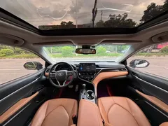 2021 Toyota Camry 2.5G Luxury, белый — фото 10