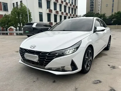 2022 Hyundai Elantra 1.5L CVT LUX Premium