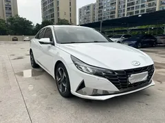 2022 Hyundai Elantra 1.5L CVT LUX Premium, белый — фото 3