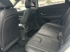 2022 Hyundai Elantra 1.5L CVT LUX Premium, белый — фото 6