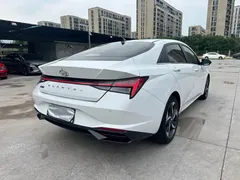 2022 Hyundai Elantra 1.5L CVT LUX Premium, белый — фото 9