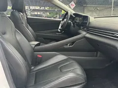2022 Hyundai Elantra 1.5L CVT LUX Premium, белый — фото 13