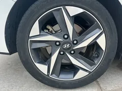 2022 Hyundai Elantra 1.5L CVT LUX Premium, белый — фото 15