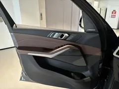 2022 BMW X5 xDrive40i M, чёрный — фото 17
