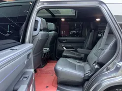 2023 Toyota Sequoia 3.5T Platinum — фото 11