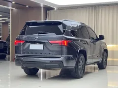 2023 Toyota Sequoia 3.5T Platinum — фото 19