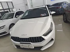2021 Kia Cerato 1.5L CVT Fashion, белый — фото 3
