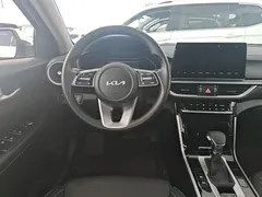 2021 Kia Cerato 1.5L CVT Fashion, белый — фото 7
