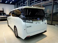 2021 Toyota Vellfire Crown Hybrid 2.5L HV Premium, белый — фото 4